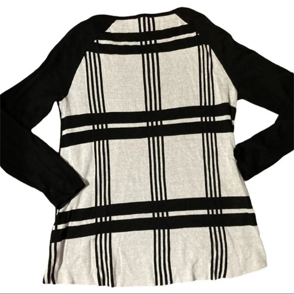 TeeBerry & Weave size L black front, white black patterned back,light sweater